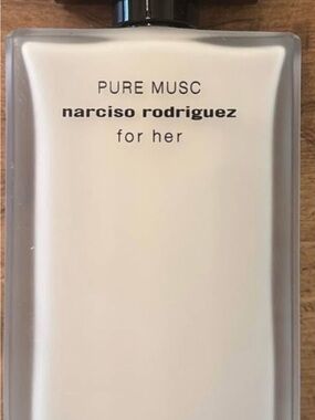 Narciso Rodriguez Pure Musc for Her - White & Black Bottle / 3.3 fl oz
